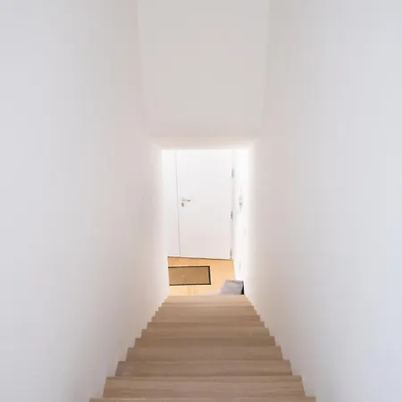 Design Loft In The Heart Of -bright For 4 Apartment *