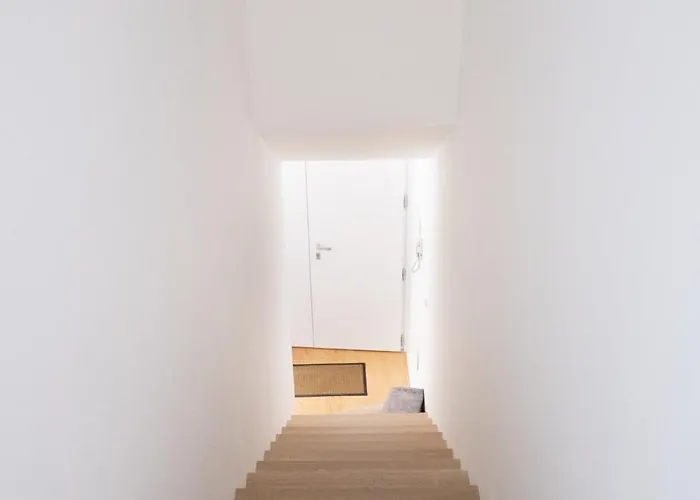 Design Loft In The Heart Of -bright For 4 Apartment *