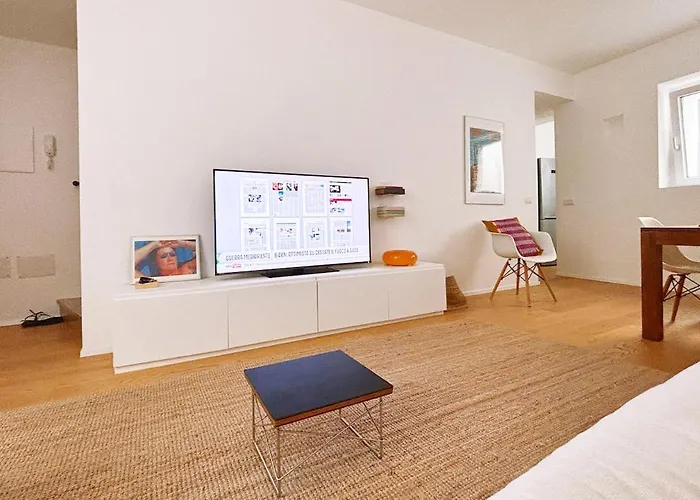 Design Loft In The Heart Of -bright For 4 Apartment Olbia