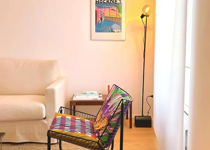 Design Loft In The Heart Of -bright For 4 Apartment *